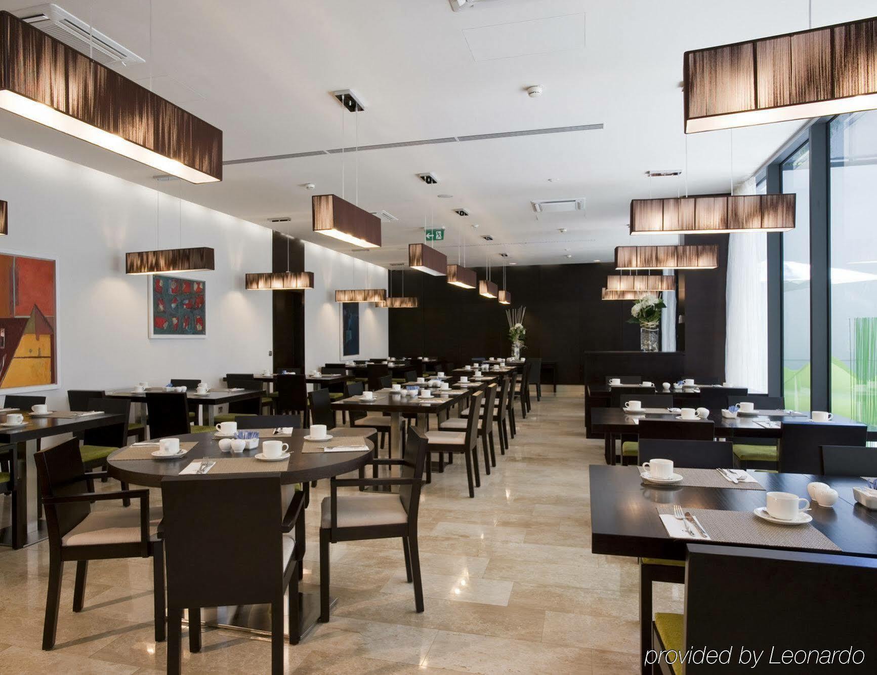 Occidental Praha Five Hotel Restoran gambar